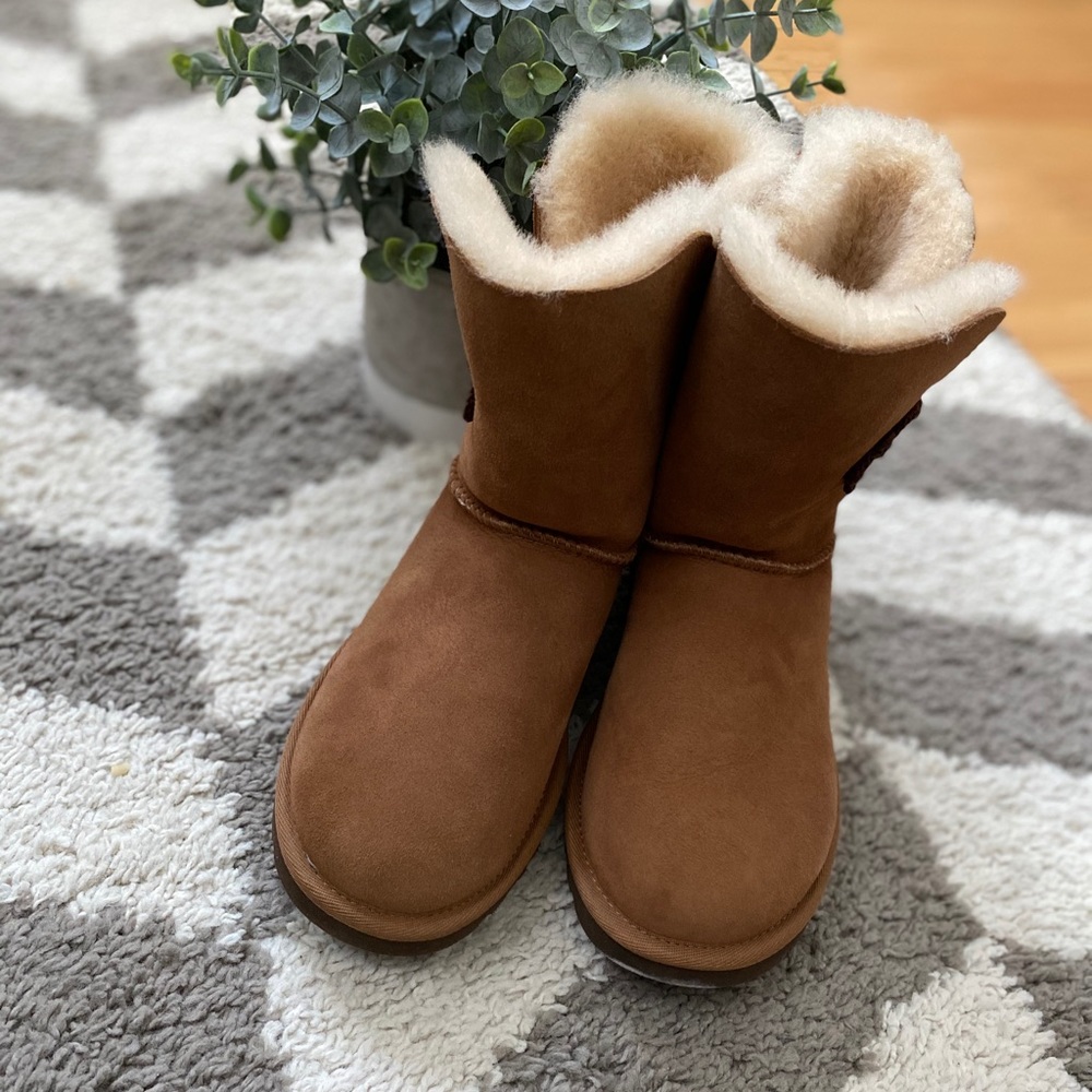 UGG NWT size 5 boots